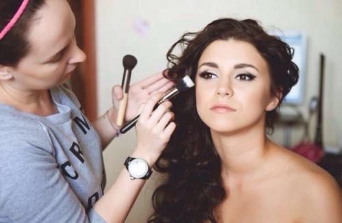 12 рекомендаций, как быстро и легко исправить свадебный мейкап, читайте в нашем сегодняшнем обзоре! 01