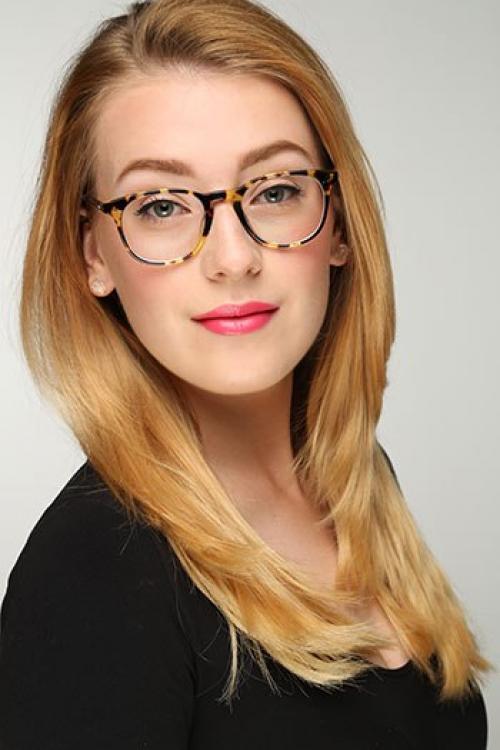 Многие девушки носят очки, поэтому эффектному макияжу глаз нужно уделить время. 04