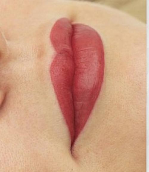 Перманентный макияж - это неглубокая косметическая татуировка, выполняемая с использованием натуральных красителей. 01