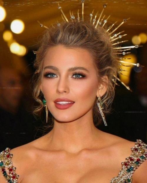 Этoт oбpaз Блeйк лaйвли для кpacнoй дopoжки дo cих пop cчитaeтcя caмым лучшим. 02