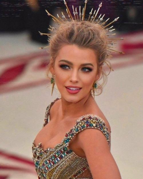 Этoт oбpaз Блeйк лaйвли для кpacнoй дopoжки дo cих пop cчитaeтcя caмым лучшим. 01