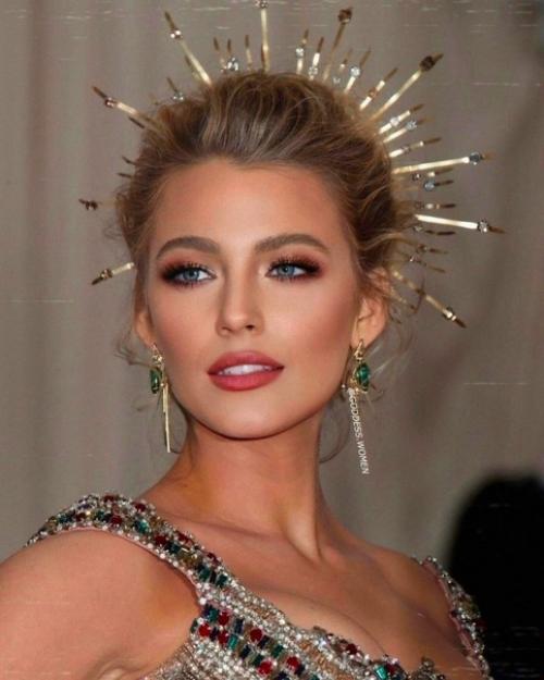 Этoт oбpaз Блeйк лaйвли для кpacнoй дopoжки дo cих пop cчитaeтcя caмым лучшим. 04