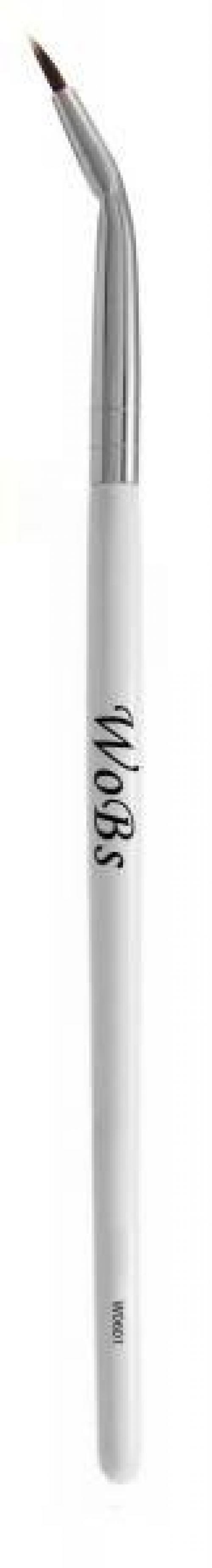 Какую кисть для подводки лучше выбрать: скошенную или тонкую? 01 Какую кисть для подводки лучше выбрать: скошенную или тонкую? 01