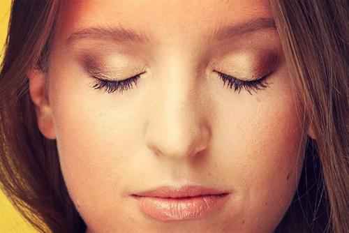 Главный тренд осени: золотые тени для блондинки, брюнетки и рыжей. 01 Главный тренд осени: золотые тени для блондинки, брюнетки и рыжей. 01