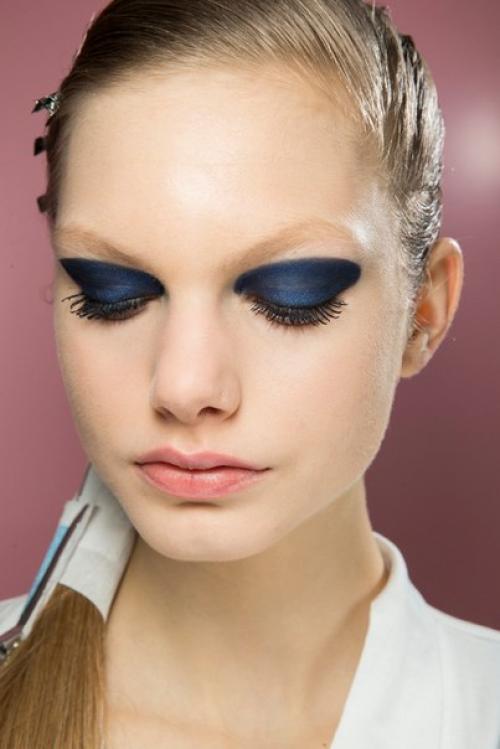 Подводка глаз. Угольно - черные выразительные стрелки на веках понравятся девушкам, которые любят подчеркивать свои глаза. 01 Подводка глаз. Угольно - черные выразительные стрелки на веках понравятся девушкам, которые любят подчеркивать свои глаза. 01