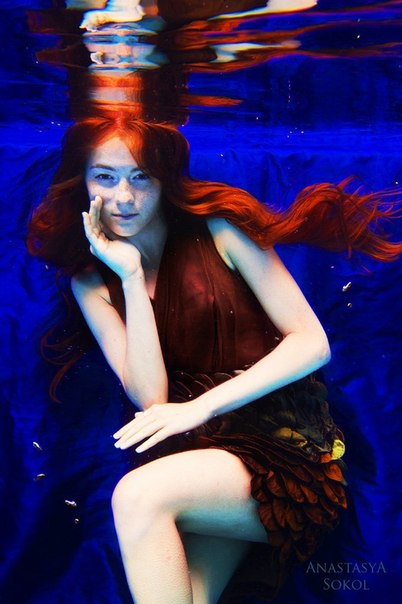 Наши профиссиональные стилисты создадут вам образ сирены, которая в древнегреческой мифологии представляет собой манящую, но очаровательную красоту. 01