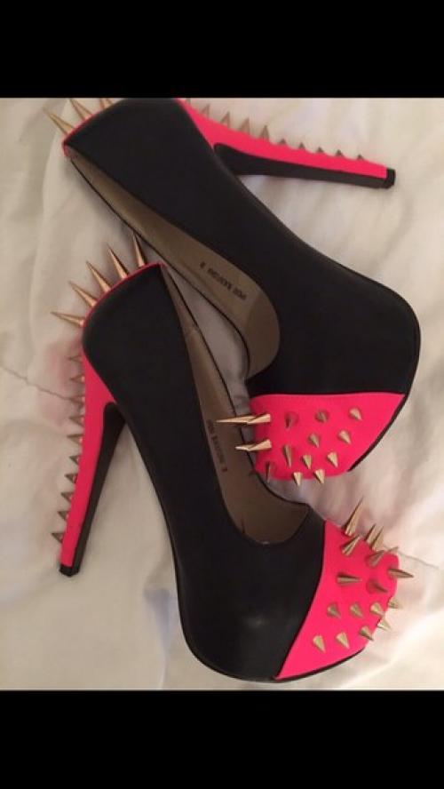 Даю: 1?  Красивую блузку в бусинах, кружевную S. 08