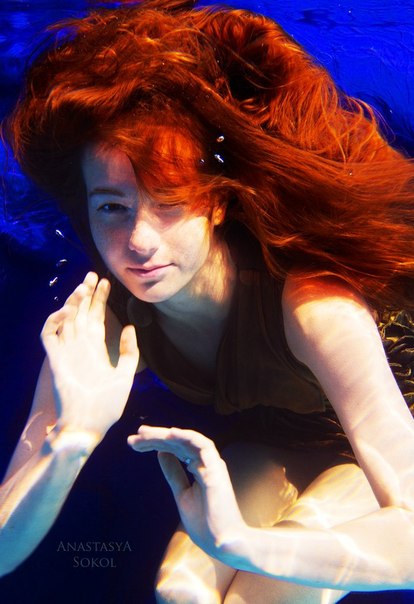 Наши профиссиональные стилисты создадут вам образ сирены, которая в древнегреческой мифологии представляет собой манящую, но очаровательную красоту. 02