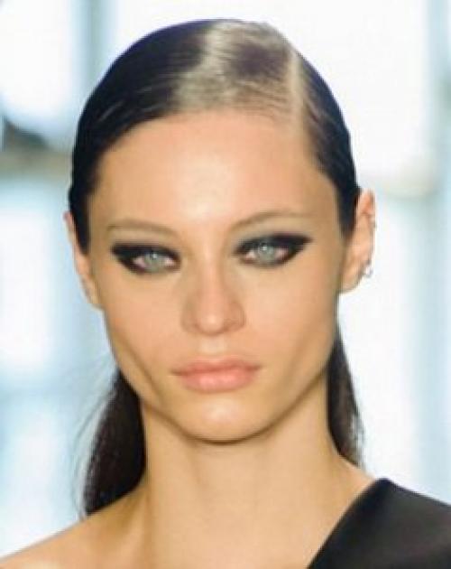 Мы продолжаем рассматривать последние модные течения, дрейфующие сейчас в районе сезона осень - зима 2015/2016. 02