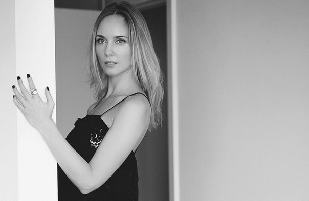 Настя Пашанина – визажист, топовый бьюти-блогер, а также звезда собственного Youtube-канала The Daily Makeup. Настя Пашанина – визажист, топовый бьюти-блогер, а также звезда собственного Youtube-канала The Daily Makeup.