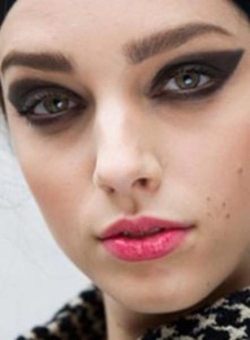 Мы продолжаем рассматривать последние модные течения, дрейфующие сейчас в районе сезона осень - зима 2015/2016. 06