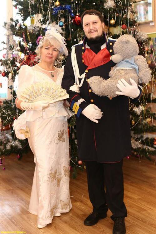 А мне посчастливилось побывать на дворянской елке, одном из традиционных мероприятий студии исторического танца Сюита в Кемерово. 01