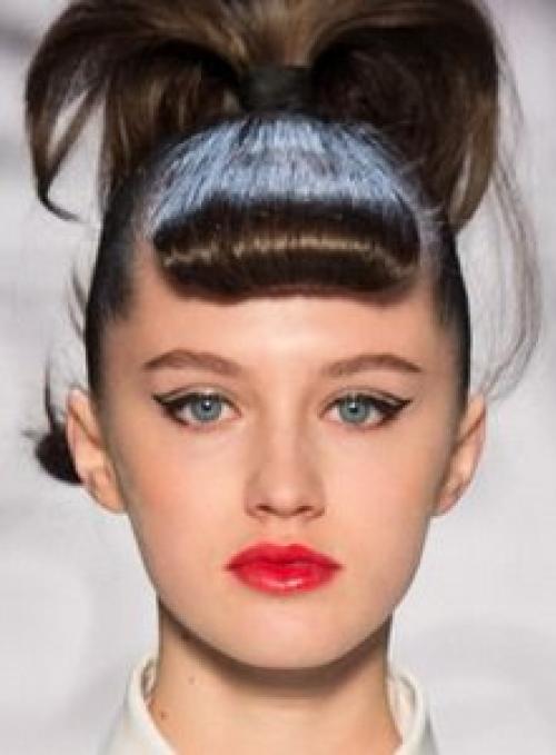 Мы продолжаем рассматривать последние модные течения, дрейфующие сейчас в районе сезона осень - зима 2015/2016. 04