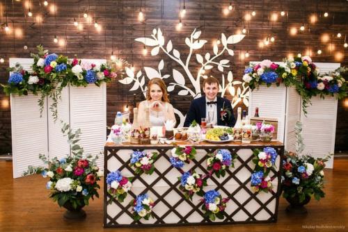 Вы хотите, чтобы ваша свадьба стала неповторимой и чтобы спустя много лет, просматривая фотоальбом, вы вспоминали какой же она была красивой? 02