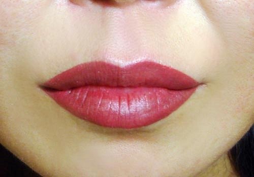 Татуаж (или другое название перманентный макияж) - это косметическая процедура, во время которой под кожу вводится краситель (он гипоалергенный и состоит из натуральных компонентов). 03 Татуаж (или другое название перманентный макияж) - это косметическая процедура, во время которой под кожу вводится краситель (он гипоалергенный и состоит из натуральных компонентов). 03