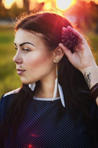 Википедия говорит, что осень - это одно из четырёх времен года, между летом и зимой. 03