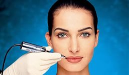 Татуаж (или другое название перманентный макияж) - это косметическая процедура, во время которой под кожу вводится краситель (он гипоалергенный и состоит из натуральных компонентов). 02 Татуаж (или другое название перманентный макияж) - это косметическая процедура, во время которой под кожу вводится краситель (он гипоалергенный и состоит из натуральных компонентов). 02