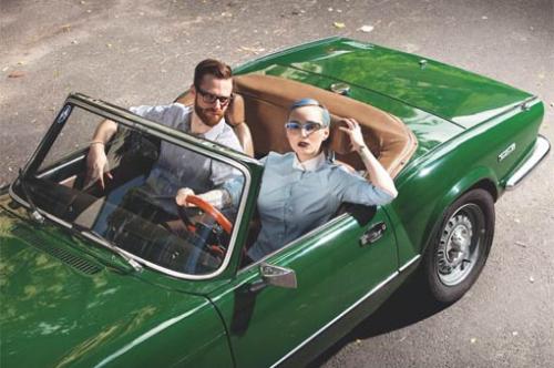 Для того чтобы правильно подобрать оправу важно учитывать не только свой тип лица, но и свой природный колорит, или, говоря иначе, цветотип. 03