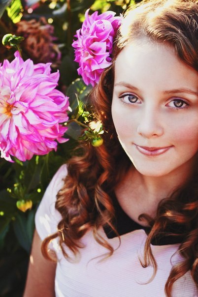 Википедия говорит, что осень - это одно из четырёх времен года, между летом и зимой. 02