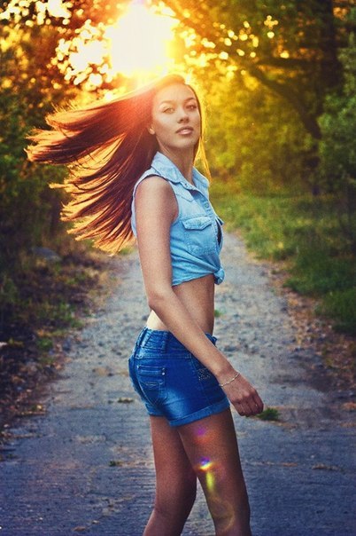 Википедия говорит, что осень - это одно из четырёх времен года, между летом и зимой. 01