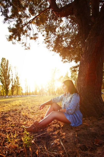 Википедия говорит, что осень - это одно из четырёх времен года, между летом и зимой. 05