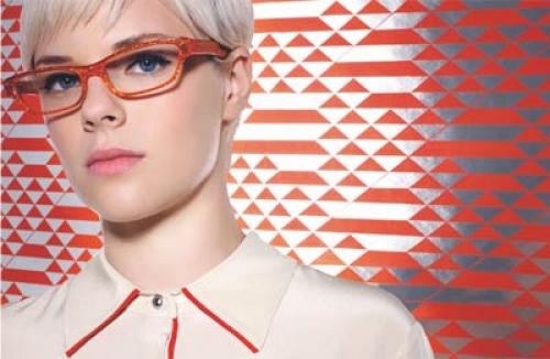 Для того чтобы правильно подобрать оправу важно учитывать не только свой тип лица, но и свой природный колорит, или, говоря иначе, цветотип. 04