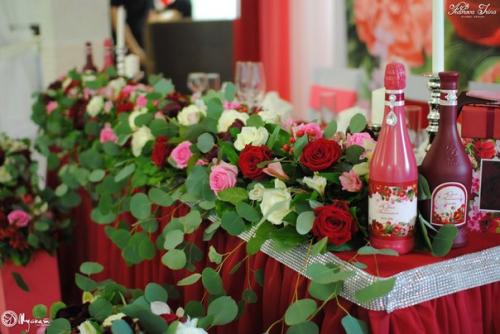 Вы хотите, чтобы ваша свадьба стала неповторимой и чтобы спустя много лет, просматривая фотоальбом, вы вспоминали какой же она была красивой? 05