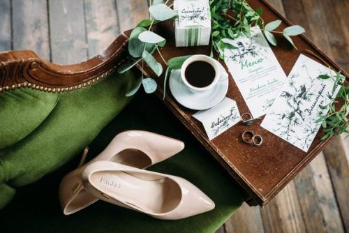 Вы хотите, чтобы ваша свадьба стала неповторимой и чтобы спустя много лет, просматривая фотоальбом, вы вспоминали какой же она была красивой? 01