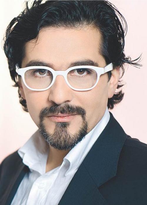 Для того чтобы правильно подобрать оправу важно учитывать не только свой тип лица, но и свой природный колорит, или, говоря иначе, цветотип. 05