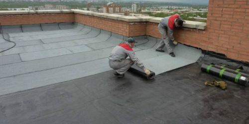 В ДНР продолжают устранять протечки кровель.

