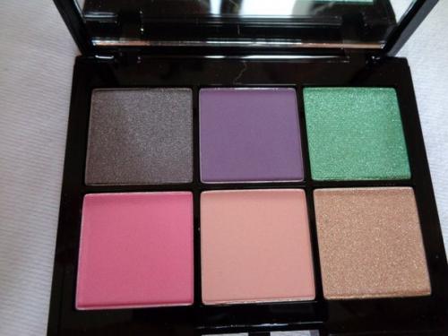 Шикарная палетка теней для глаз Colour Impact Eyeshadow Palette. 01