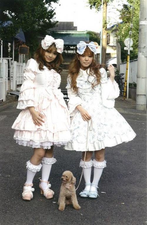 Разновидности лолит. Сладкая Лолита (Sweet Lolita/Amaloli) - обычно ее одежда мягких, пастельных тонов - розовая, лавандовая, мятная. 03 Разновидности лолит. Сладкая Лолита (Sweet Lolita/Amaloli) - обычно ее одежда мягких, пастельных тонов - розовая, лавандовая, мятная. 03