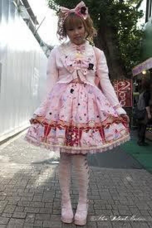 Разновидности лолит. Сладкая Лолита (Sweet Lolita/Amaloli) - обычно ее одежда мягких, пастельных тонов - розовая, лавандовая, мятная. 07 Разновидности лолит. Сладкая Лолита (Sweet Lolita/Amaloli) - обычно ее одежда мягких, пастельных тонов - розовая, лавандовая, мятная. 07