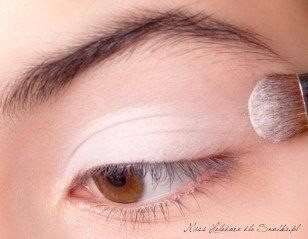 Фото-урок макияжа глаз, построенного на принципе контраста. 02