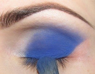 Вечерний макияж, подходящий практически для любого типа глаз. 06