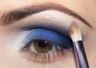 Вечерний макияж, подходящий практически для любого типа глаз. 04