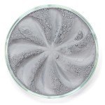 Всем привет!  Хочу рассказать вам о потрясающих тенях, которые уже давно занимают почетное место в моей косметичке. 02