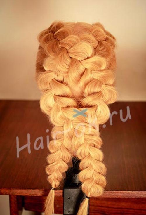 Как сделать косы в виде восьмерки. 05