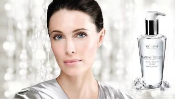 Мицеллярный очищающий лосьон Diamond Cellular от Oriflame порой под воздействием окружающей среды капризничает даже нормальная кожа, кому не знакомы косметические несовершенства? 01