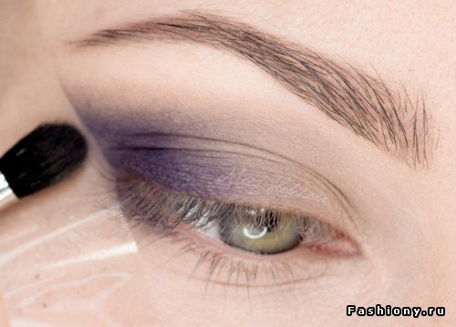Пошаговый фото-урок макияжа в нежных оттенках фиолетового и золотого. 01