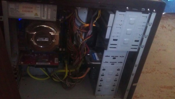 Телефон HTC Sensation Z710e, гиг оперативы, два ядра, экран Горила - Глаз, игры тянет норм, состояние отличное, экран и задняя панель в высоком идеале, в целом комплекте зарядка, наушники и флэшка микро сд по необходимости, продам 4000, возможен торг. 06