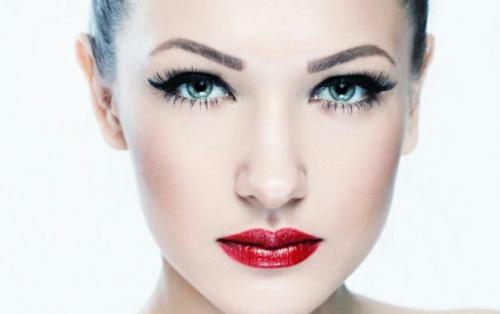 Все женщины регулярно делают макияж лица, но большинство совершают при этом вопиющие ошибки. 01