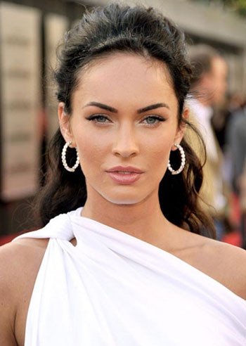 Обычно, когда спрашивают женщин, сколько они тратят на утренний макияж, они отвечают, что от 20 минут до получаса. 01 Обычно, когда спрашивают женщин, сколько они тратят на утренний макияж, они отвечают, что от 20 минут до получаса. 01