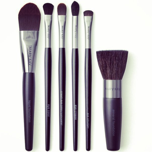 Ни для кого не секрет, что для того, чтобы макияж был удачным - нужны не только хорошая косметика, но и хорошие инструменты. 01