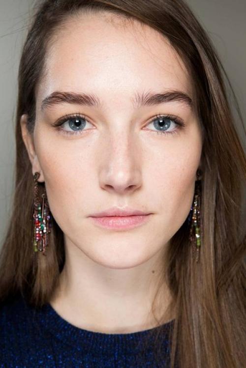 Все женщины знают, что главное во взгляде - не макияж, а хорошо подчеркнутый взгляд и естественная красота. 02