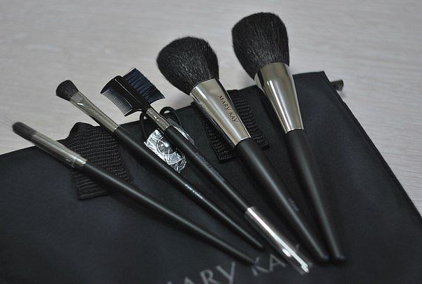 Ни для кого не секрет, что для того, чтобы макияж был удачным - нужны не только хорошая косметика, но и хорошие инструменты. 02