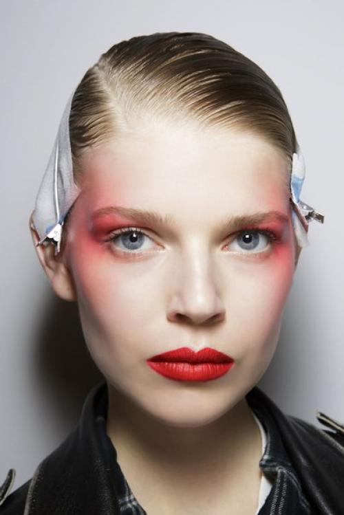 Следующей модной тенденцией в макияже весны 2017, о которой хочется вам поведать, - дрейпинг. 05