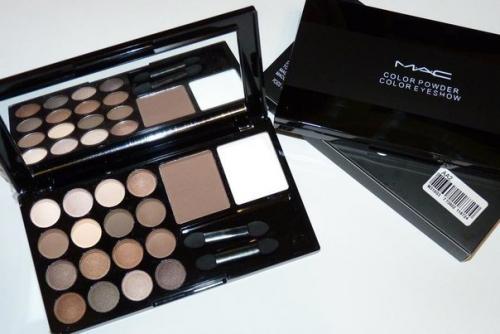 В наличии палетка теней mac Vamplify сухие корректоры? 01