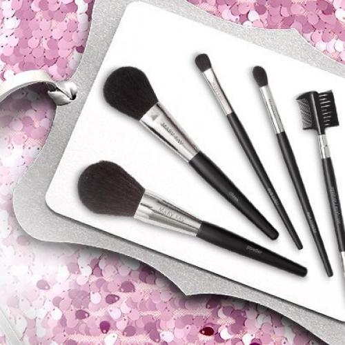 Внимание!  14 и 15 апреля марта в пгт шушенское, ул. вокзальная 1, молодёжный центр Юг пройдут 2 открытых мастер-класса сам себе визажист. 02