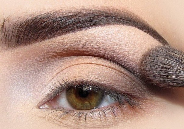 Красивый макияж для карих глаз. Поэтапная инструкция. 02